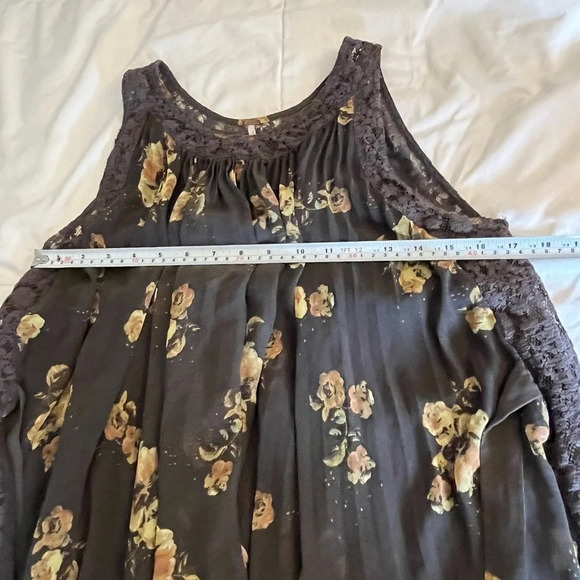 Free  People Gray Floral Accordion
Dress With Lace Trim, size XS - Picture 9 of 15